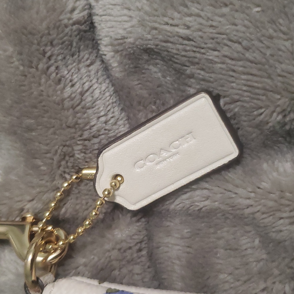 Coach White Wristlet with Floral Pattern - Picture 3 of 9